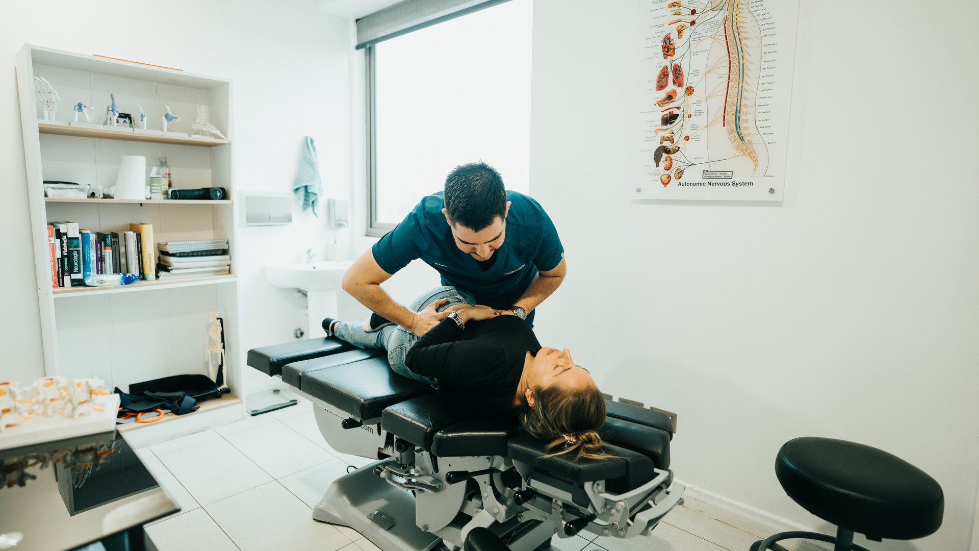 Sesión de fisioterapia en Clínica Regenera